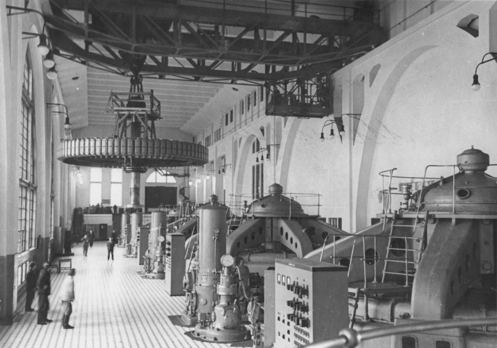 Машинный зал Волховской ГЭС. 1926 год