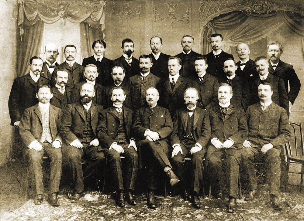 Группа бельгийцев — основателей завода. Конец XIX века