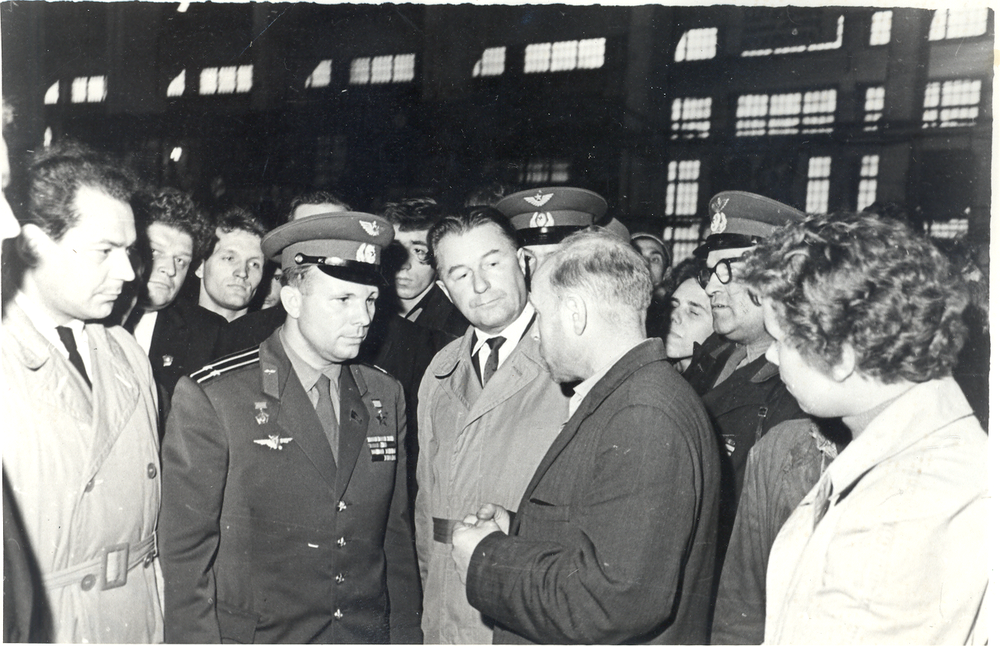 Yuri Gagarin visits LMZ factory, August 25, 1962