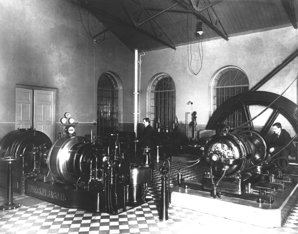 Машинный зал заводской электростанции. 1911 год