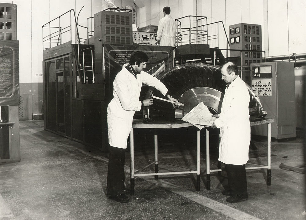 Установка электронной лучевой сварки. 1960 год