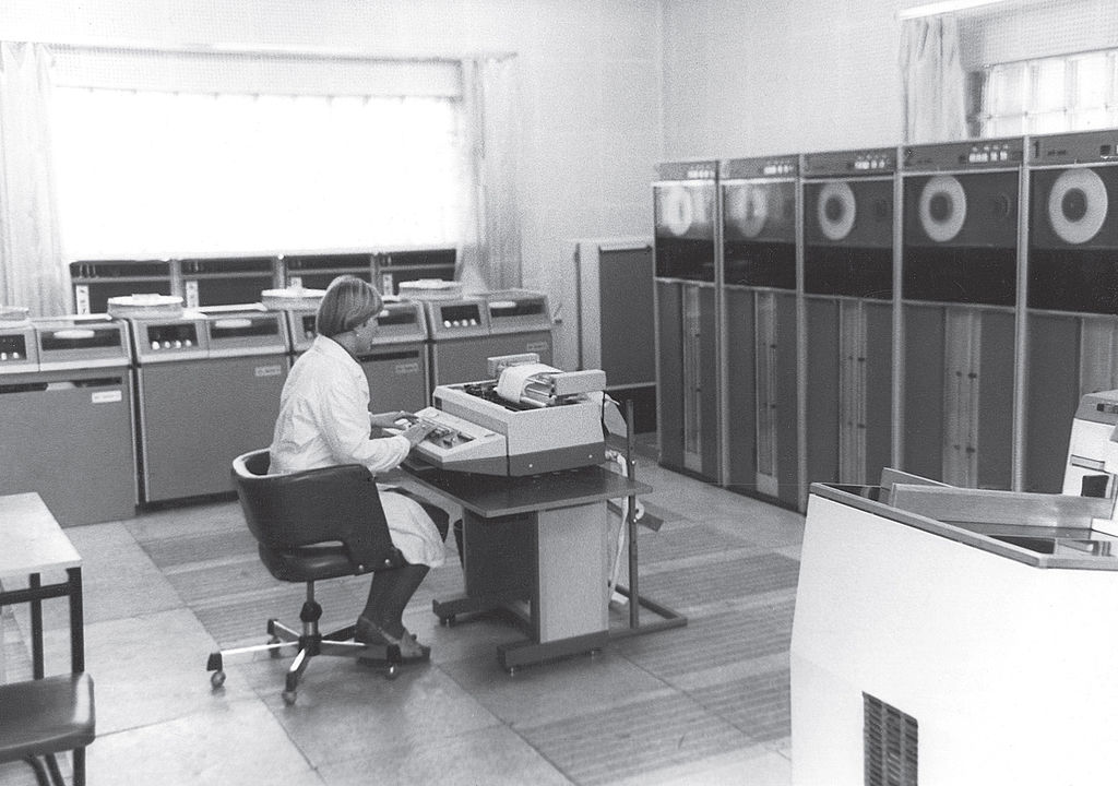 Ас эвм. ЕС-1060. Наири 3 ЭВМ. IBM-360, IBM-370, ЕС ЭВМ, см ЭВМ. Вычислительный центр Академии наук СССР.